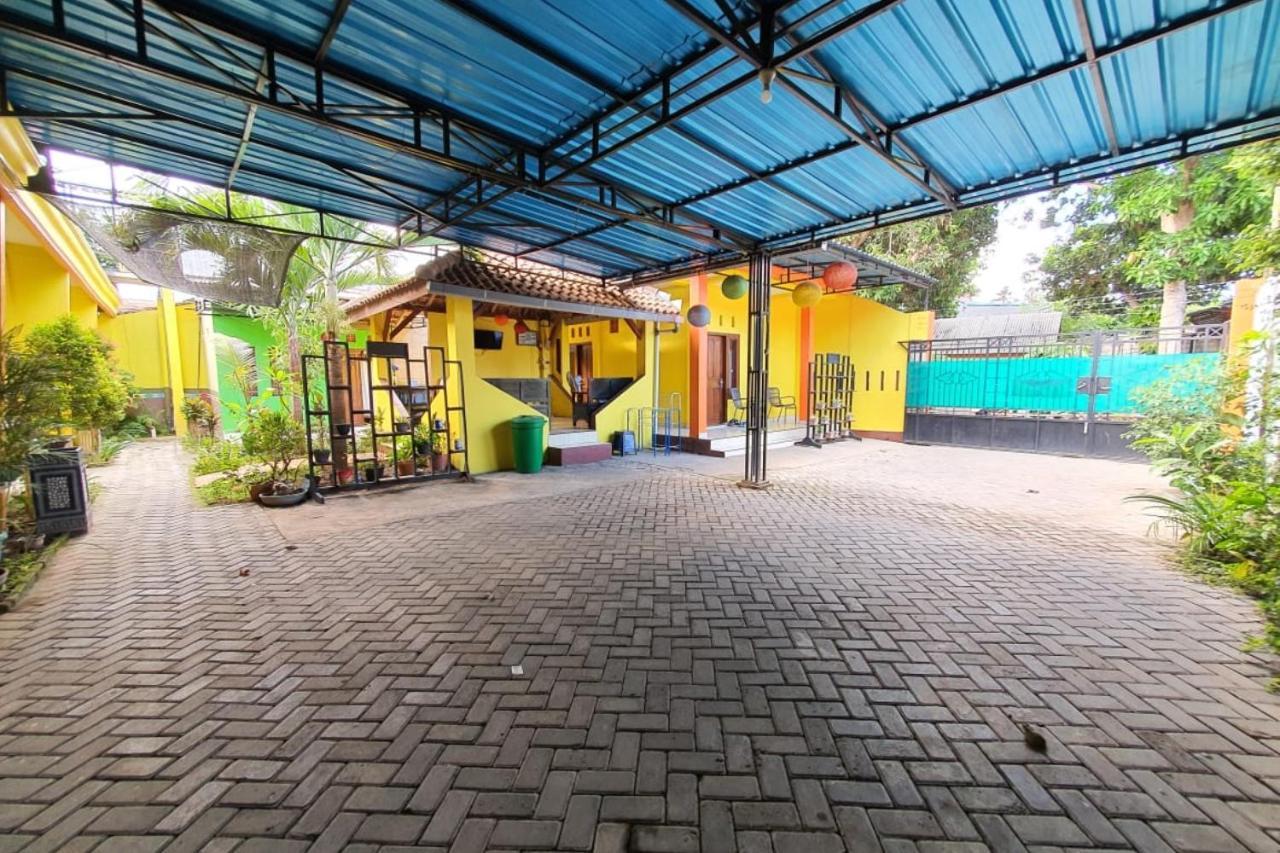 New Puri Amalia Lägenhet Banyuwangi  Exteriör bild