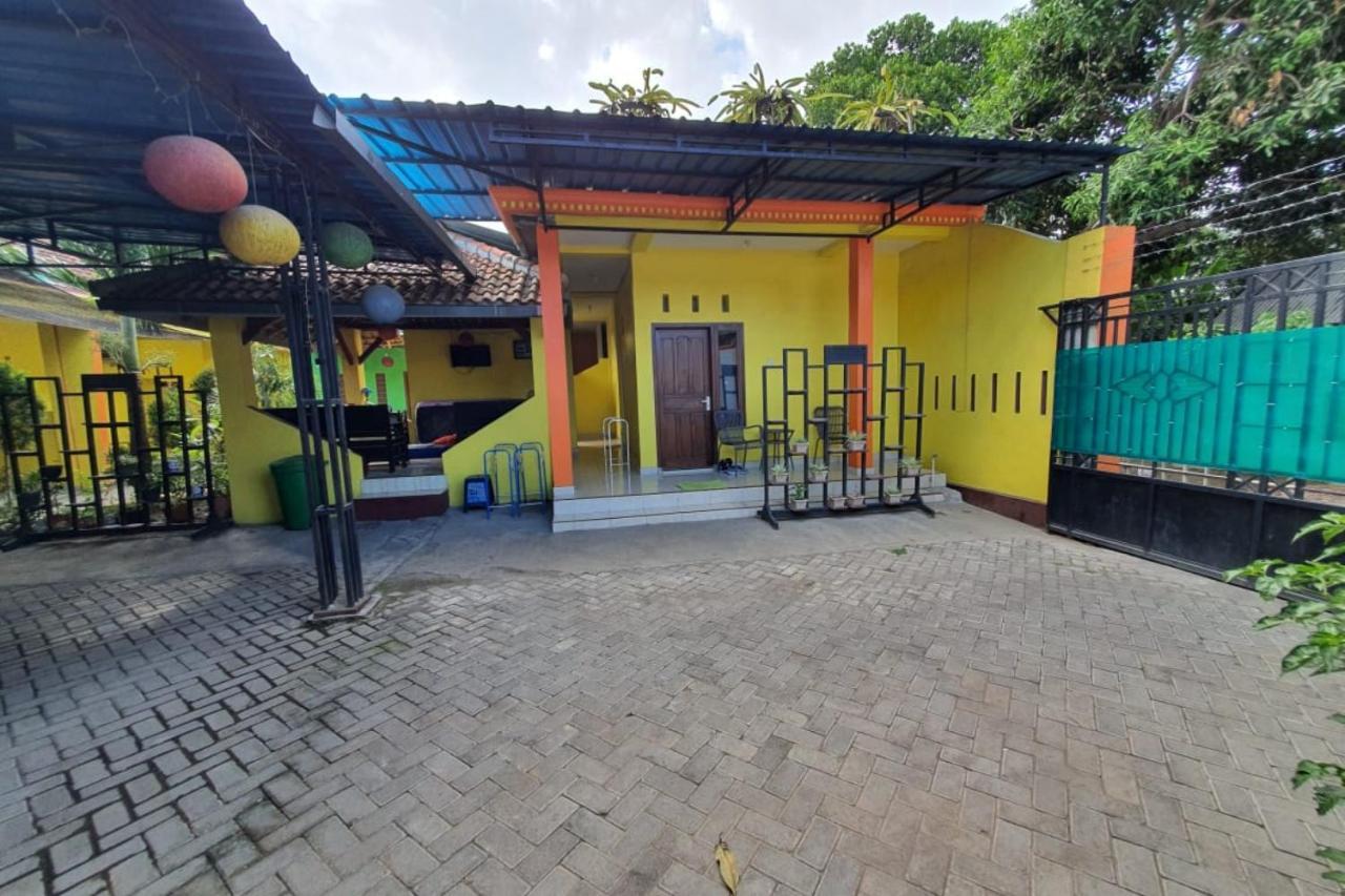 New Puri Amalia Lägenhet Banyuwangi  Exteriör bild