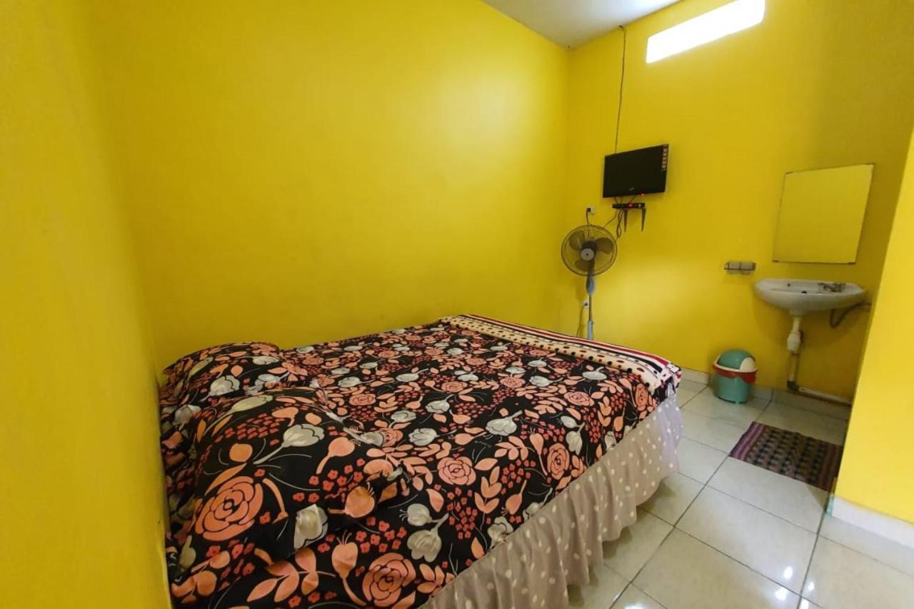 New Puri Amalia Lägenhet Banyuwangi  Exteriör bild