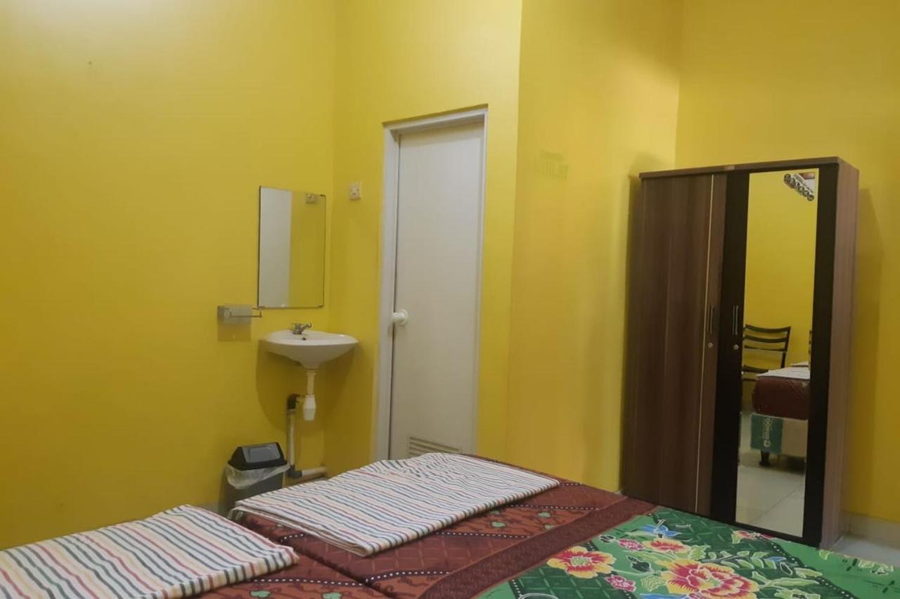 New Puri Amalia Lägenhet Banyuwangi  Exteriör bild